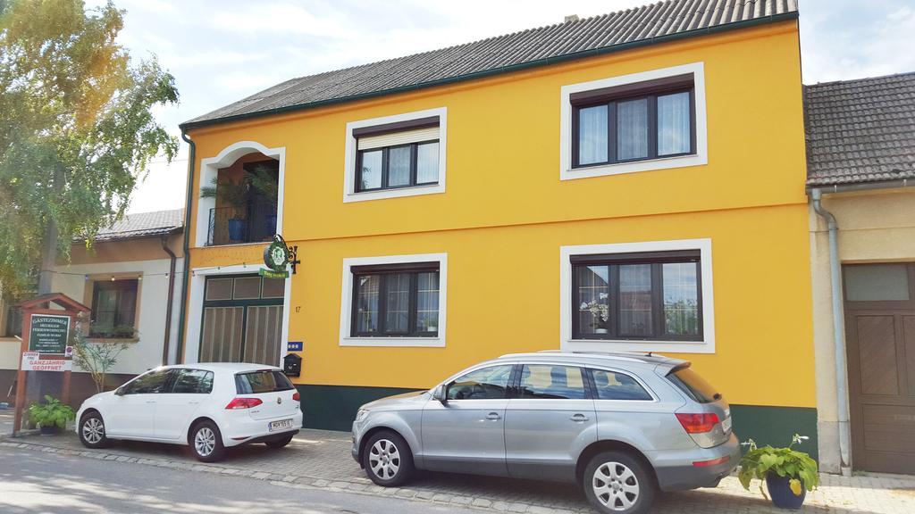 Gaestezimmer Wurm Mönchhof Exterior foto
