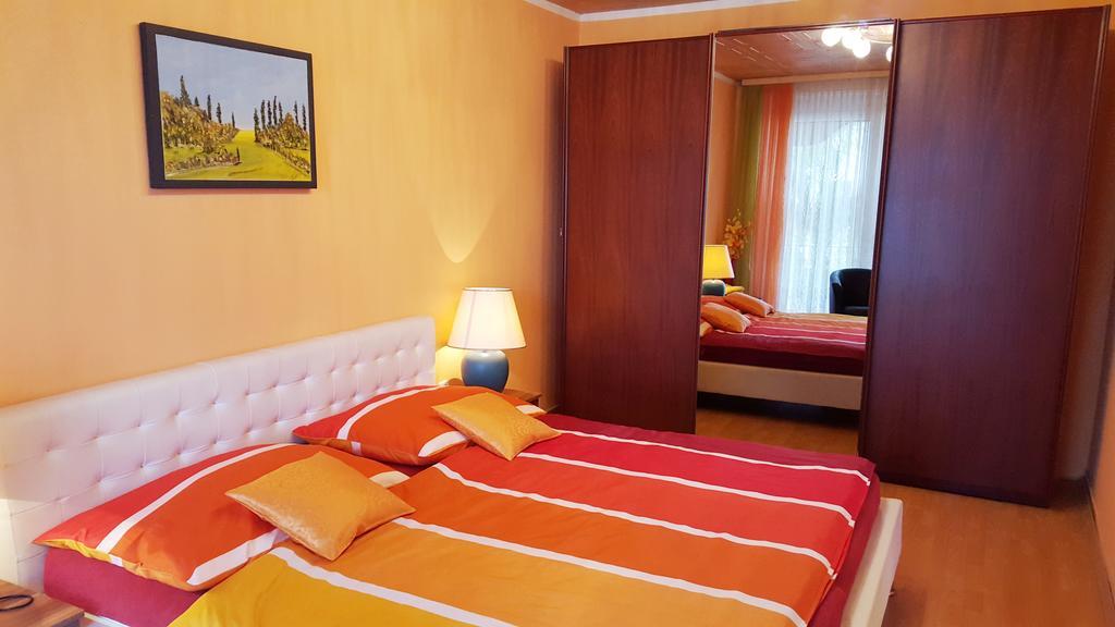 Gaestezimmer Wurm Mönchhof Habitación foto